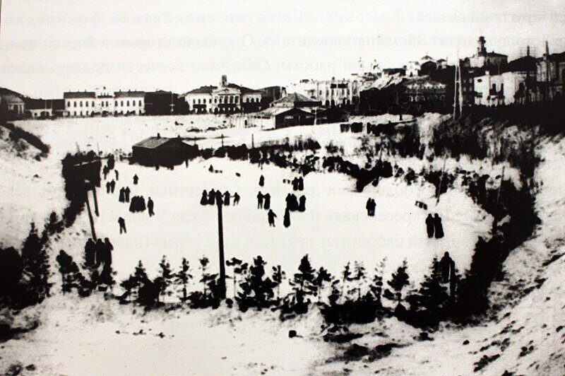 Первые катки. Старые катки Томска. Каток в 19 веке. Катки Сибири 1960 год. Городской каток в Сибири 1960 год.