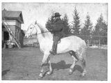 Иркутский купец И.Н.Алексеев во дворе собственного дома. 1910