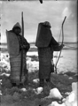 Корякский мужчин, одетых в броню с луками и стрелами, Сибирь, 1901